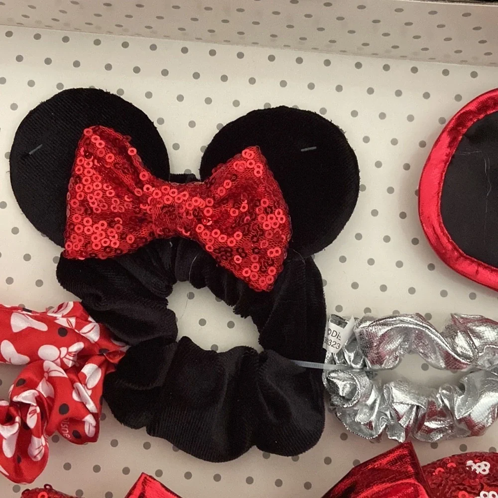 New Exclusive Collection Disney Minnie Mouse Deluxe Travel Accessory Set - Picture 10 of 13